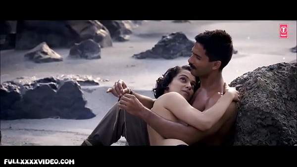 Kangana Ranaut topless pussyy nude scene